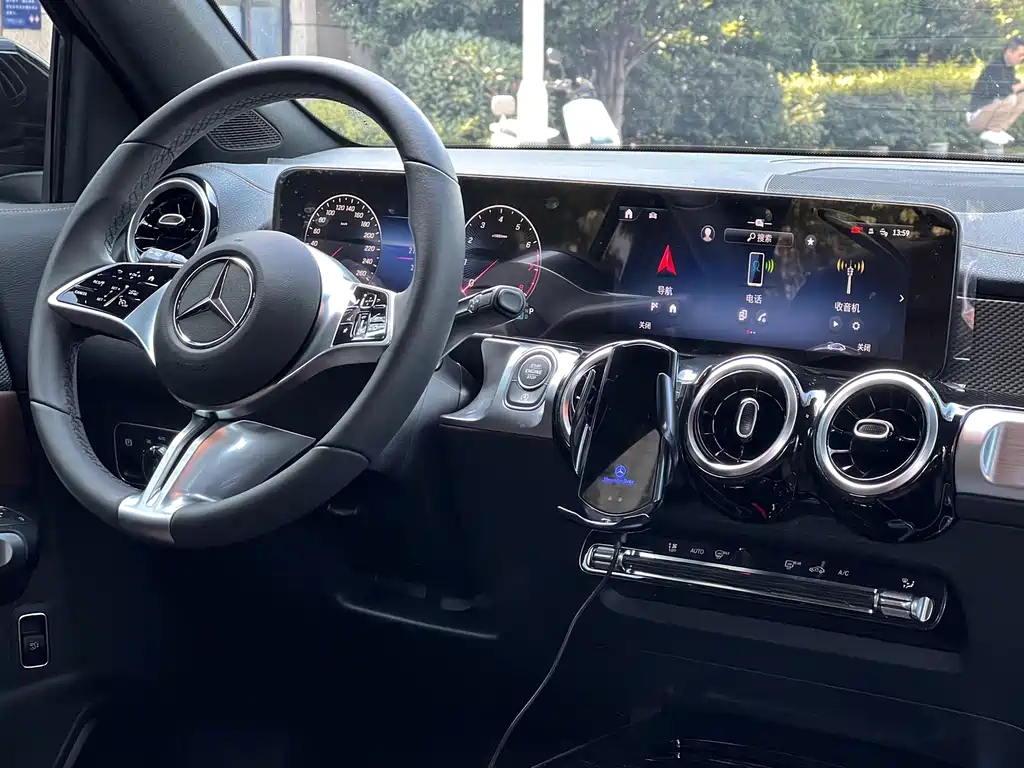 MERCEDES BENZ GLB 2024
