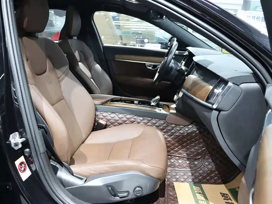 VOLVO S90 2021