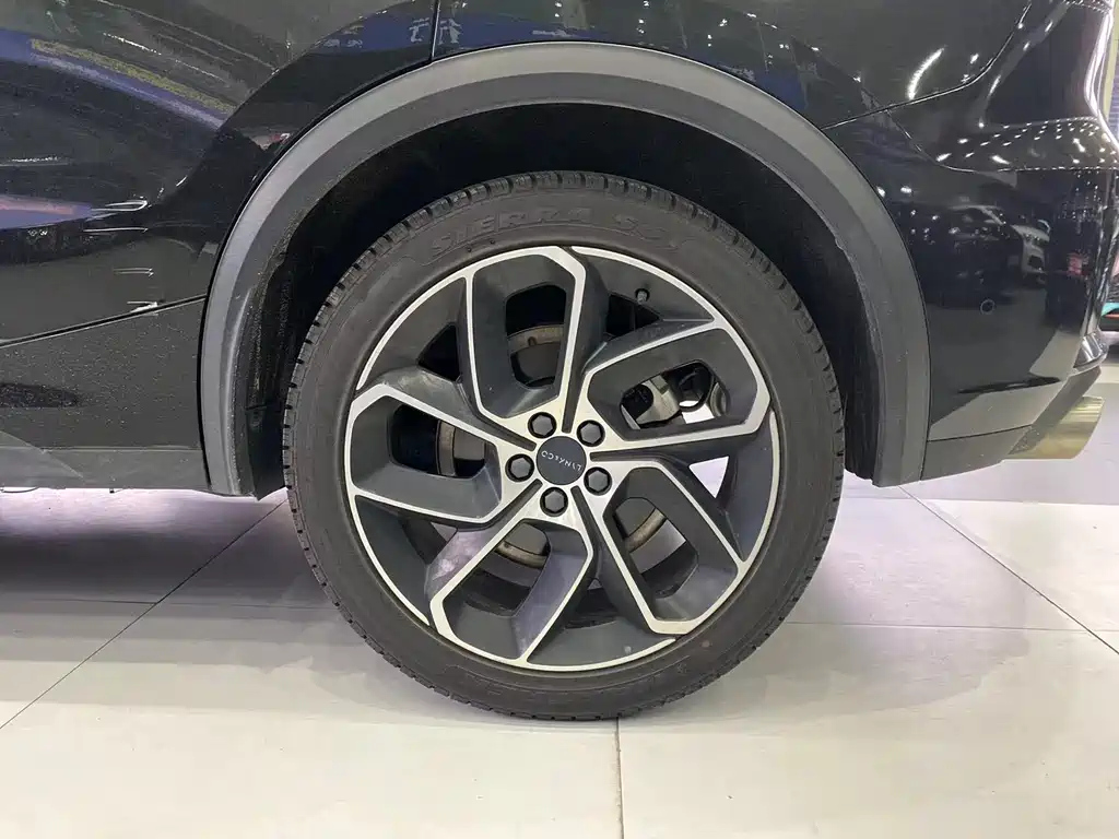 LYNK&CO 05 2022