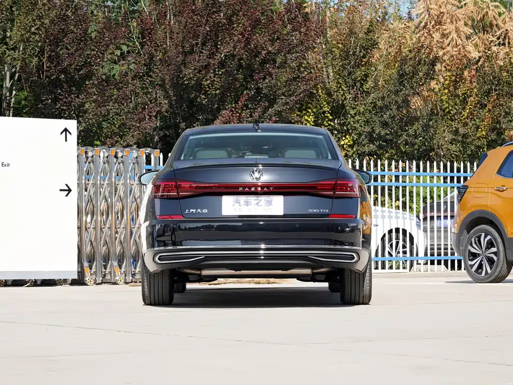 VOLKSWAGEN PASSAT 2023