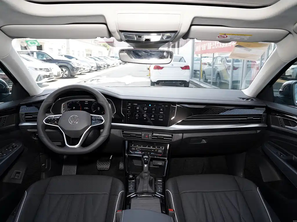 VOLKSWAGEN PASSAT 2023