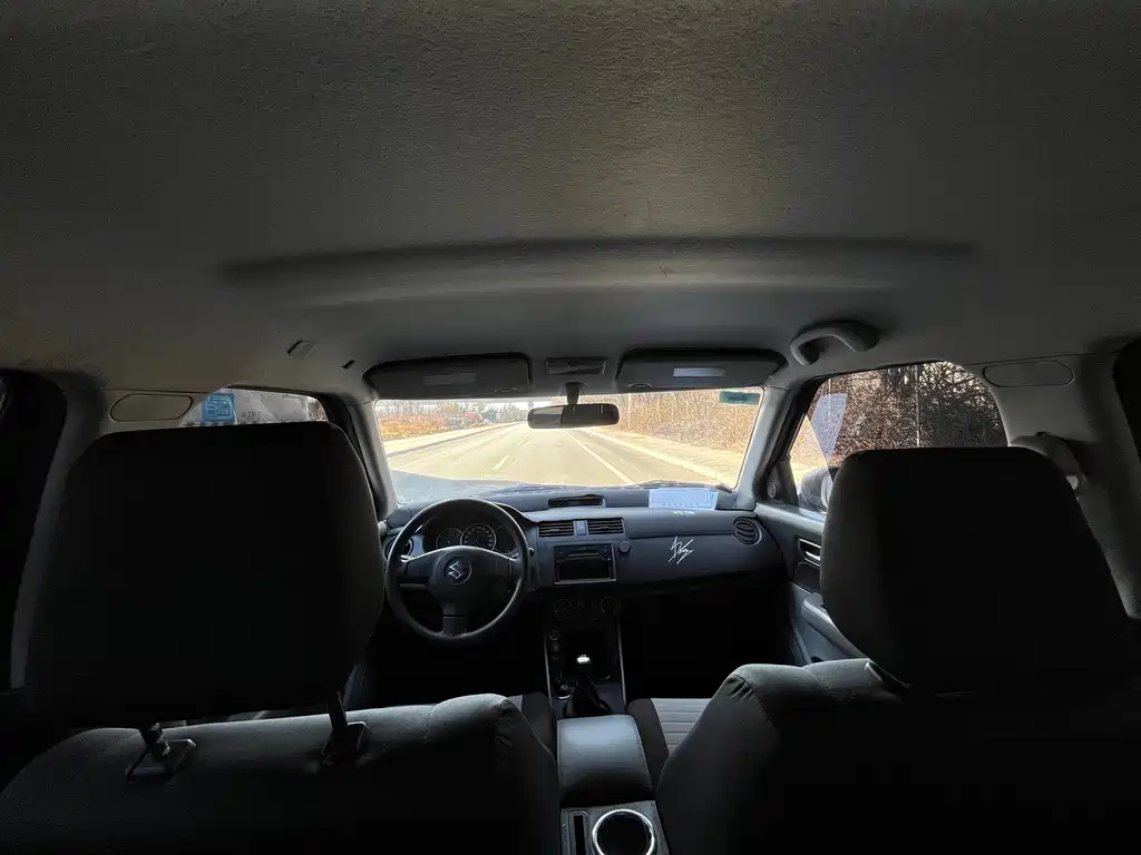 SUZUKI SWIFT 2015