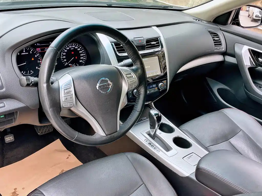 NISSAN TEANA 2017