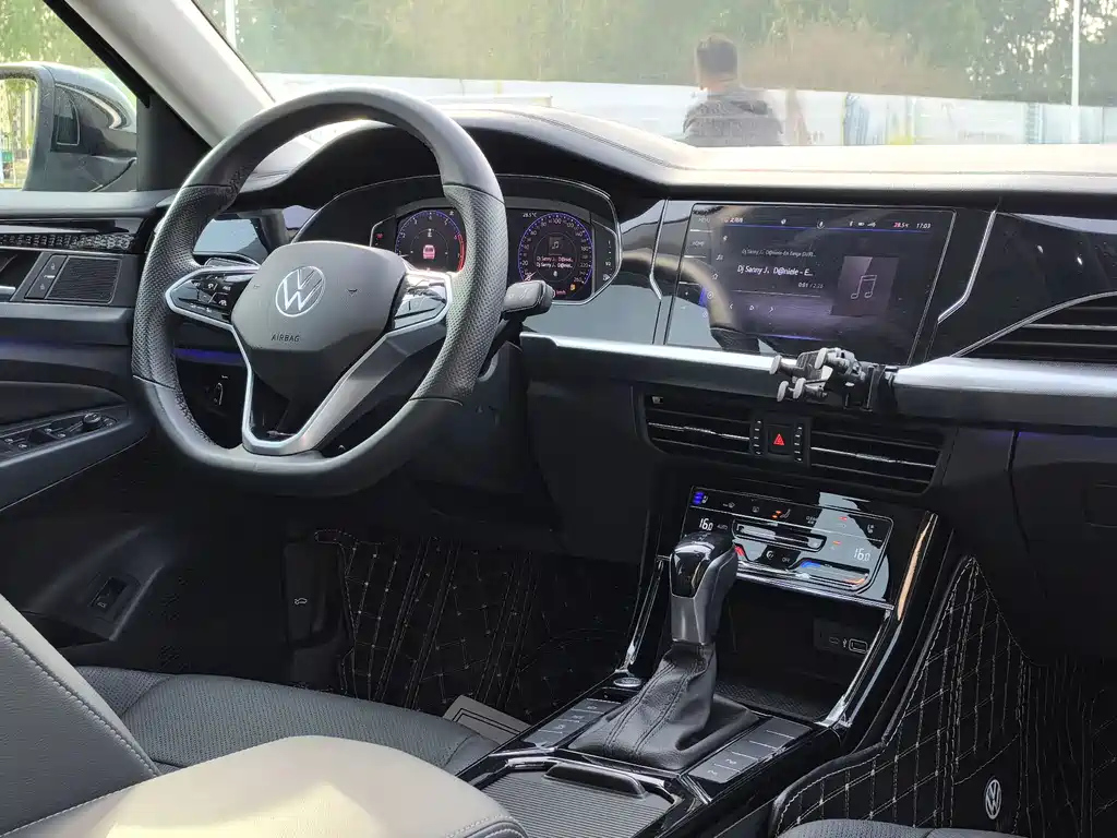 VOLKSWAGEN PASSAT 2022