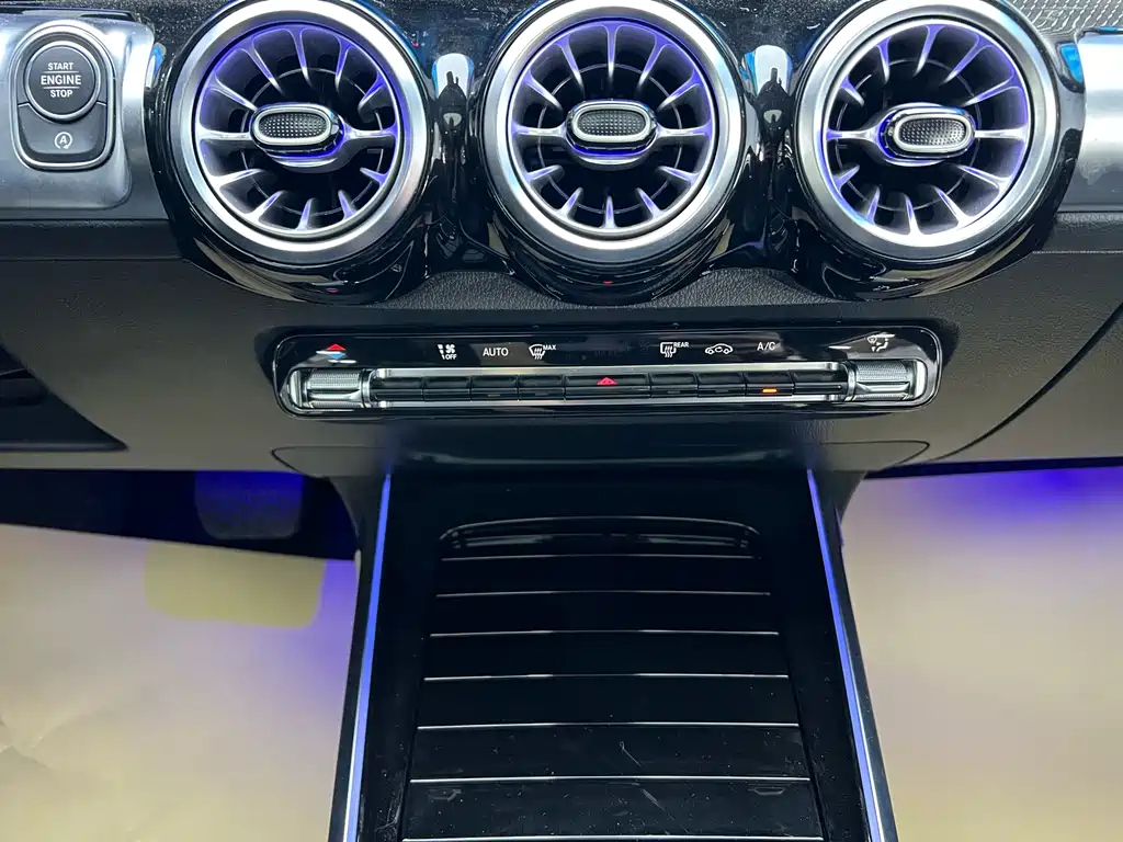 MERCEDES BENZ GLB 2023