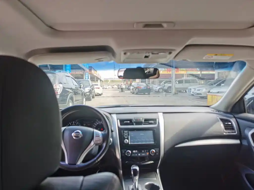 NISSAN TEANA 2017