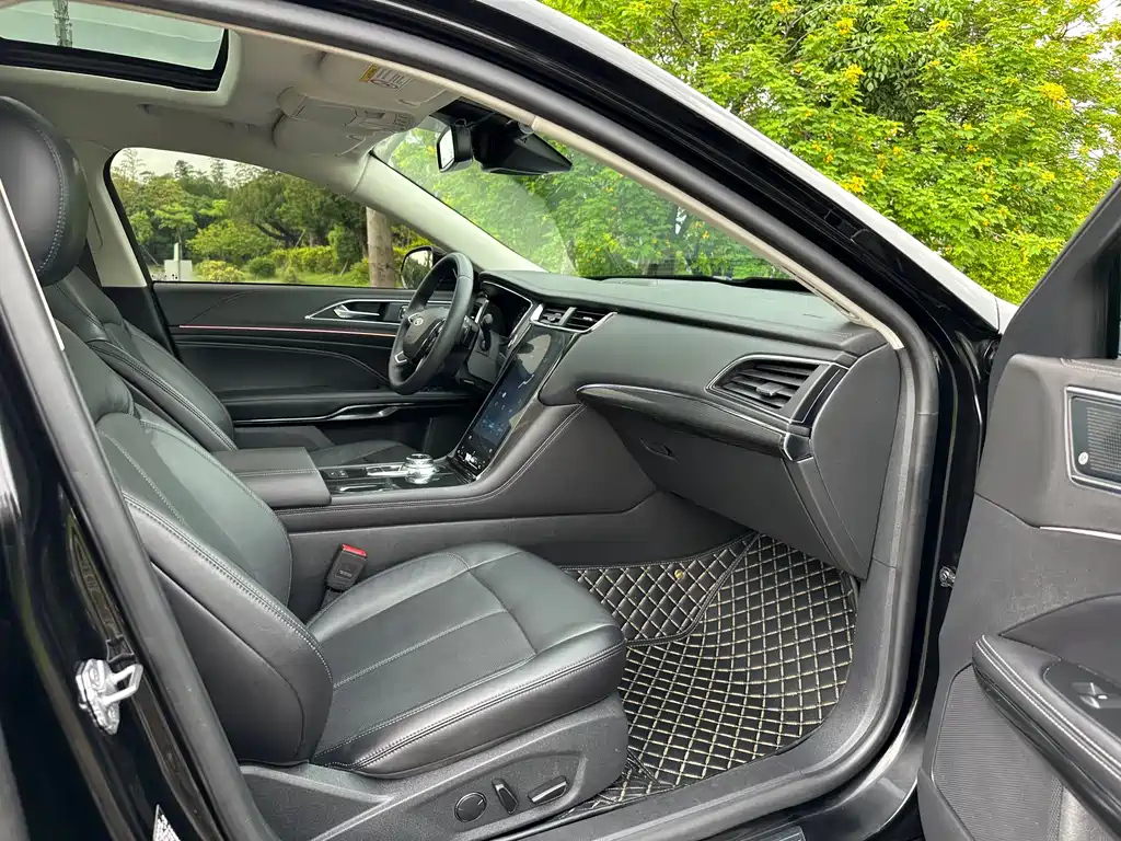 FORD TAURUS 2021