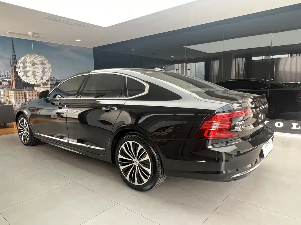 VOLVO S90 2022