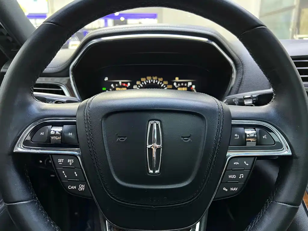 LINCOLN CONTINENTAL 2019