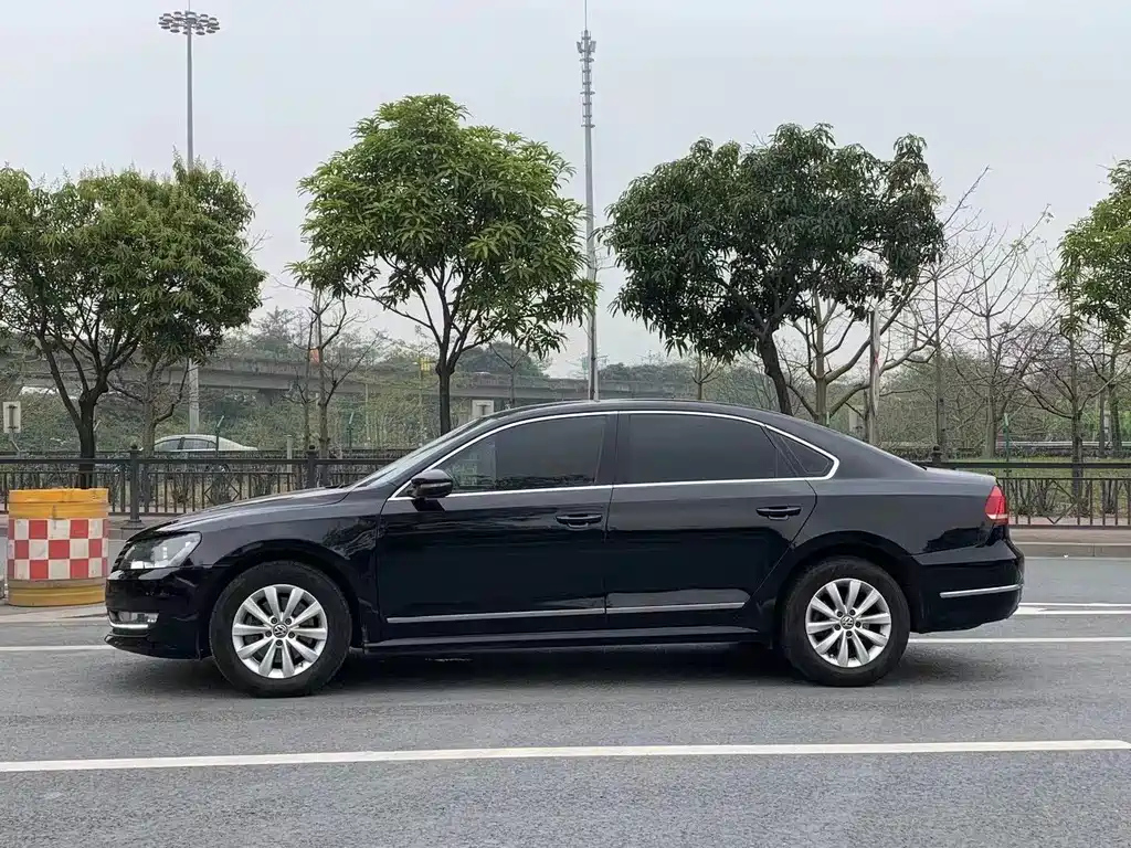VOLKSWAGEN PASSAT 2015