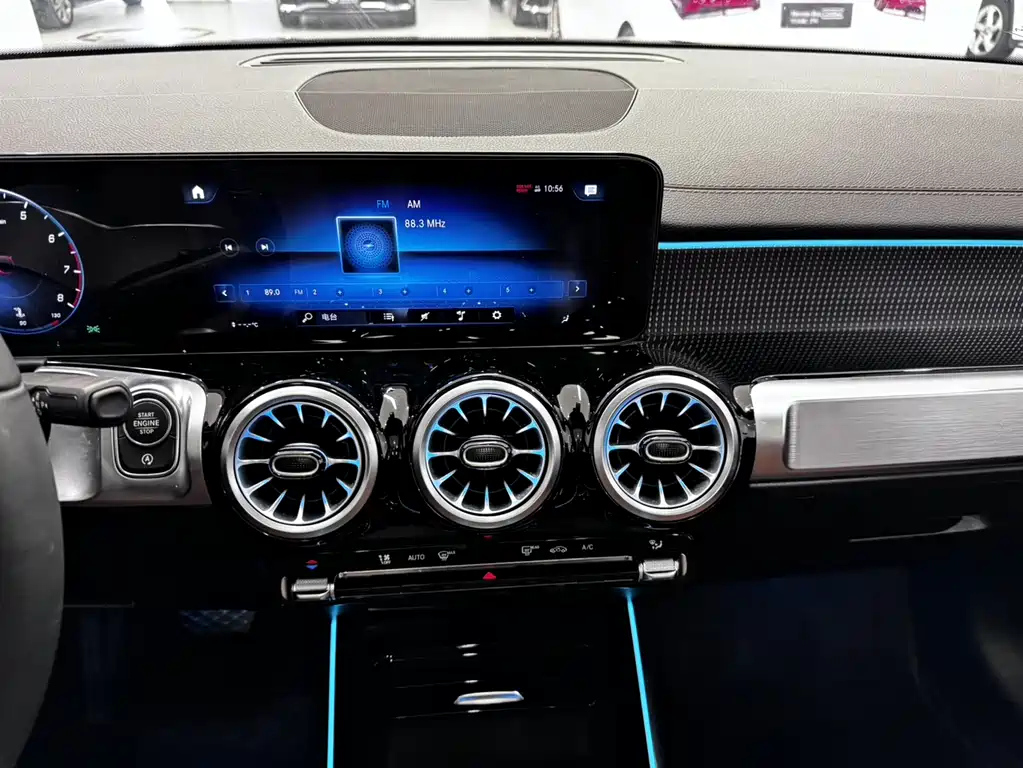 MERCEDES BENZ GLB 2023