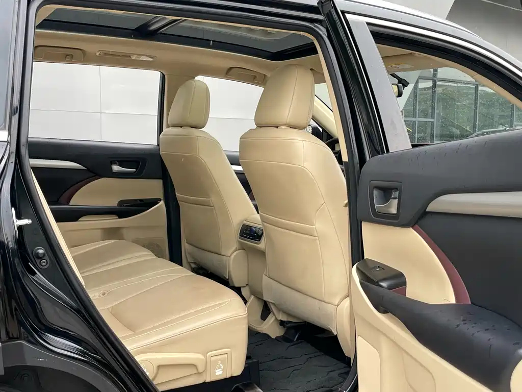 TOYOTA HIGHLANDER 2017