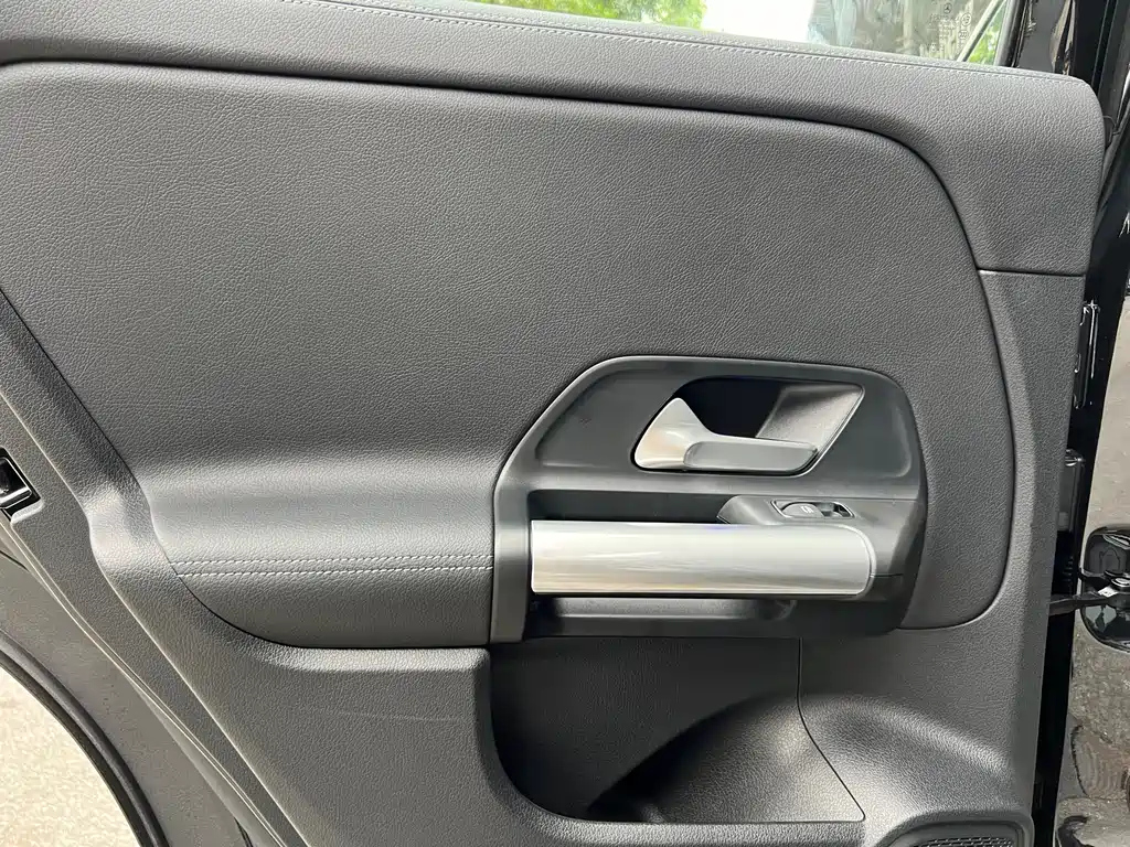 MERCEDES BENZ GLA 2024