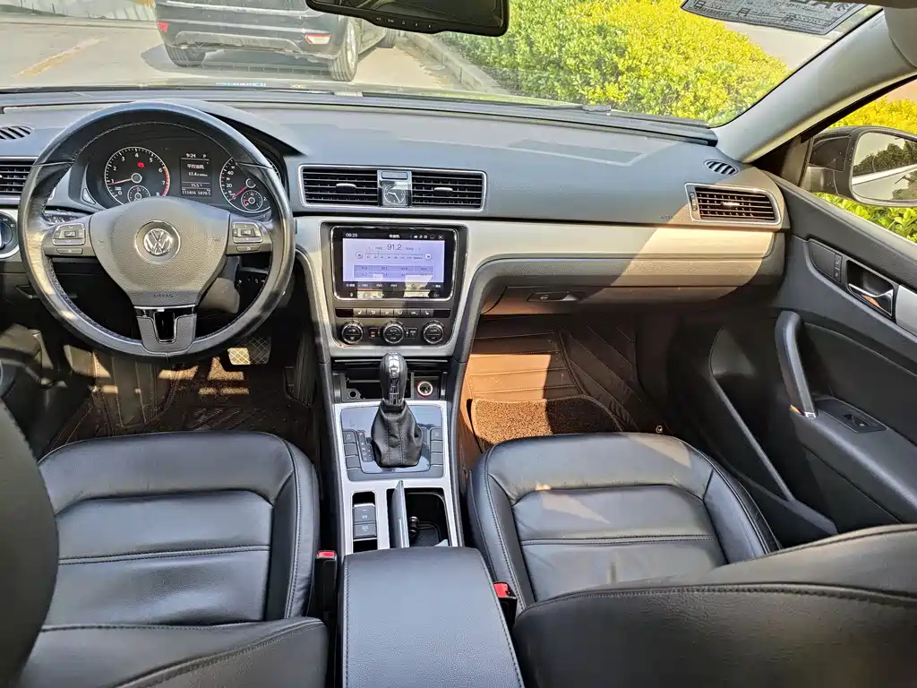 VOLKSWAGEN PASSAT 2015