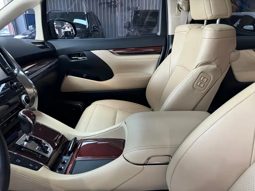 TOYOTA ALPHARD 2017