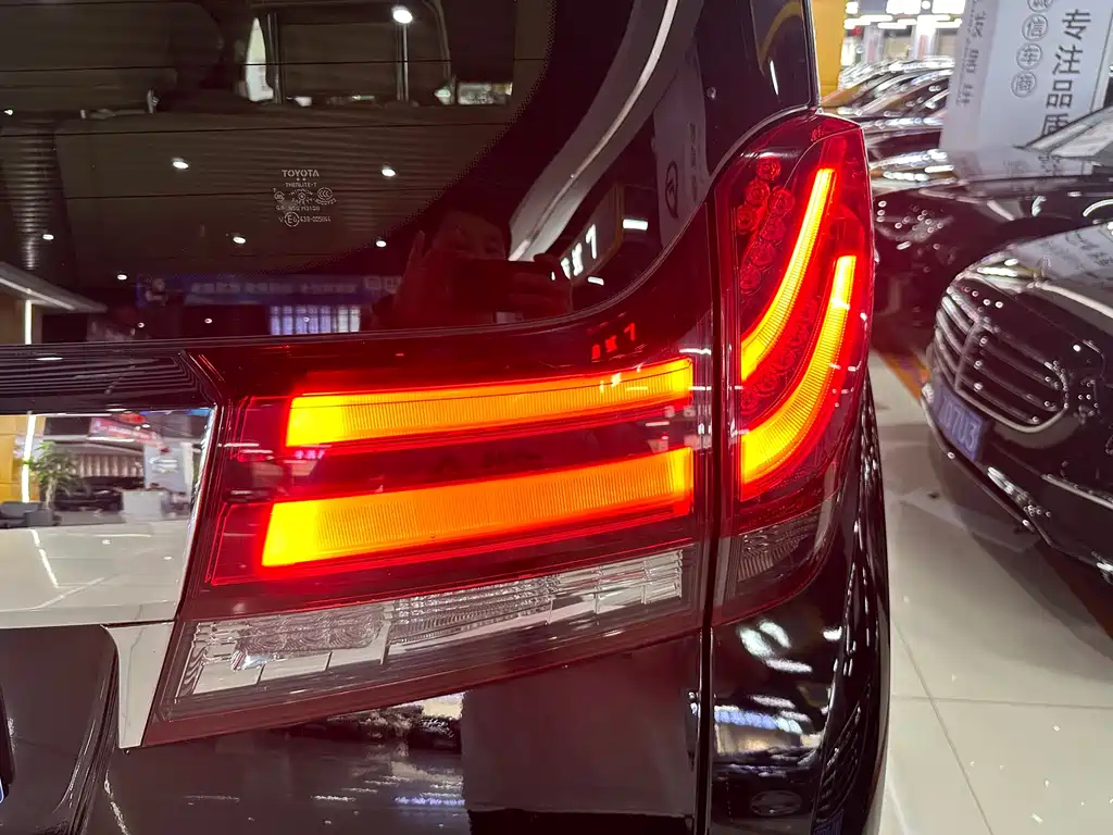TOYOTA ALPHARD 2018