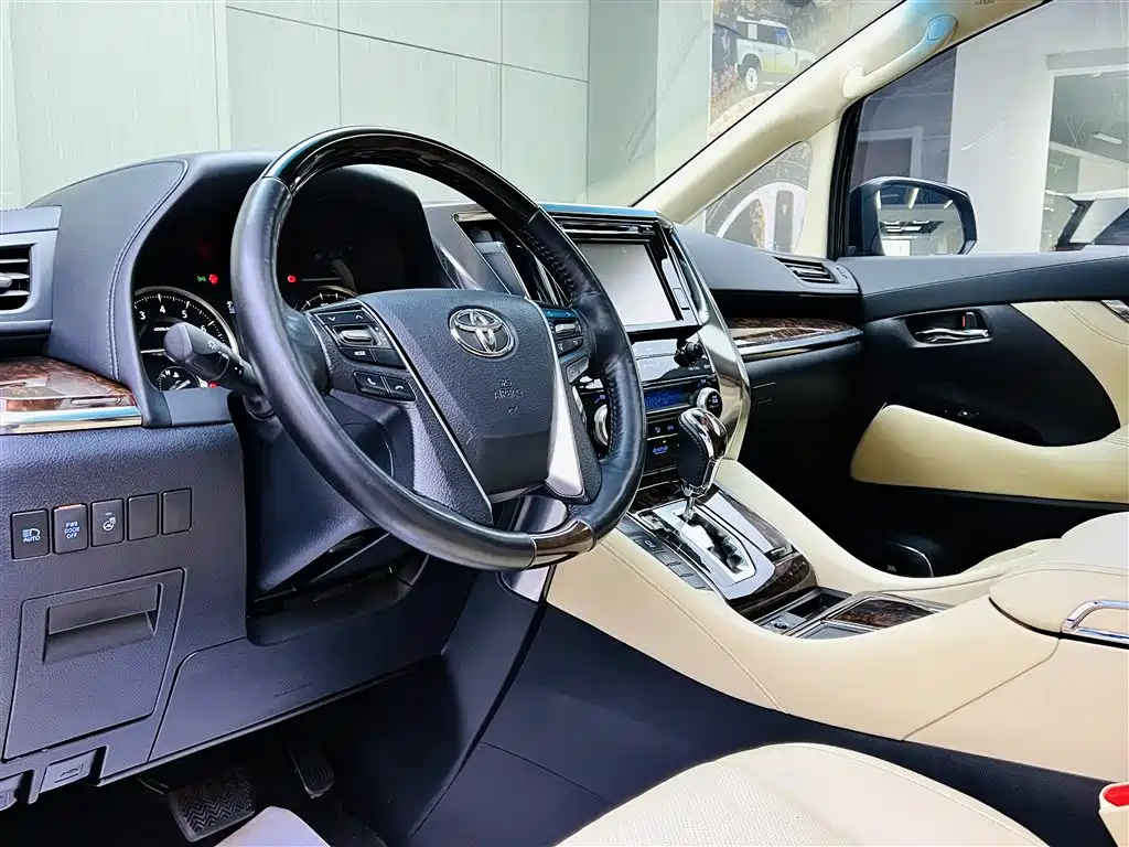 TOYOTA ALPHARD 2018