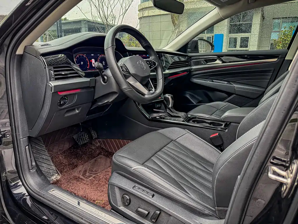VOLKSWAGEN PASSAT 2023