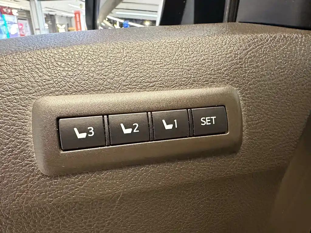 TOYOTA ALPHARD 2012