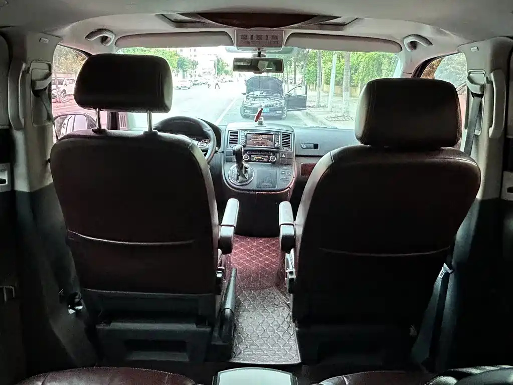 VOLKSWAGEN MULTIVAN 2012