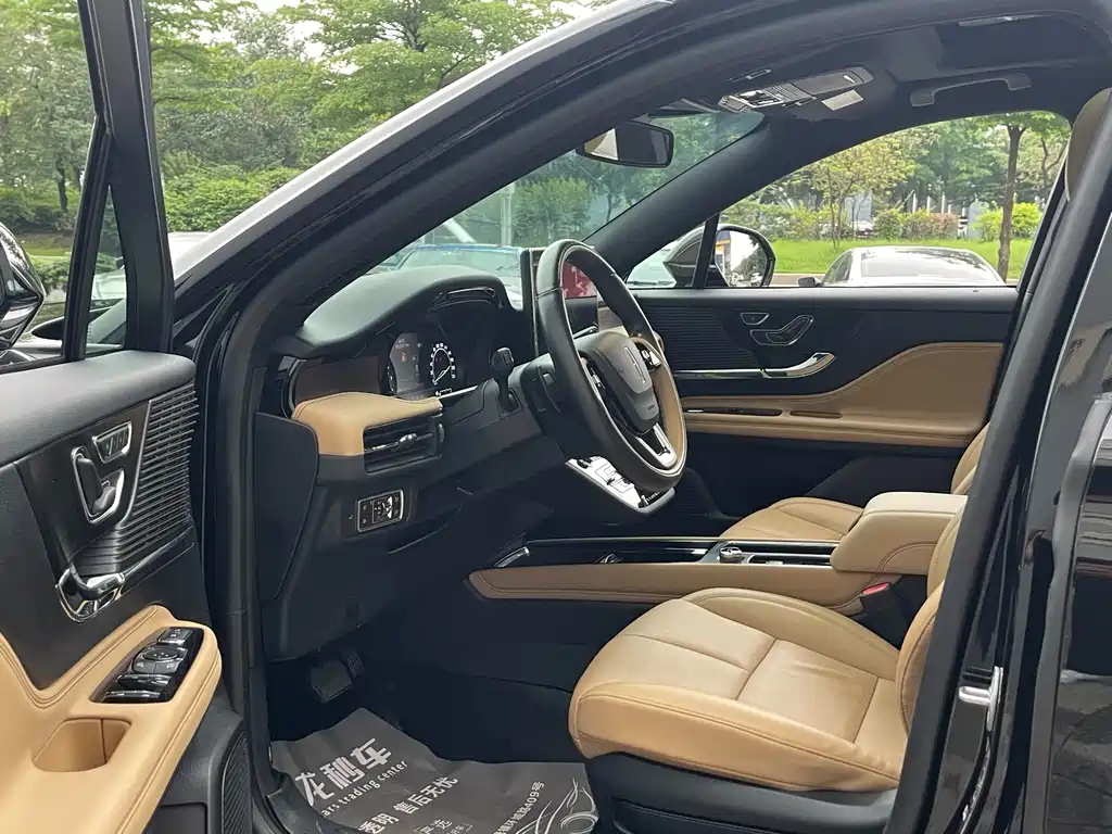 LINCOLN ADVENTURER 2021