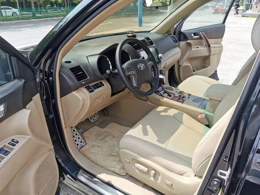 TOYOTA HIGHLANDER 2010