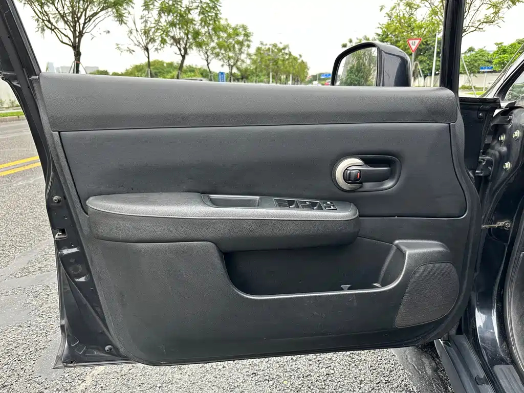 NISSAN TIIDA TIIDA 2010