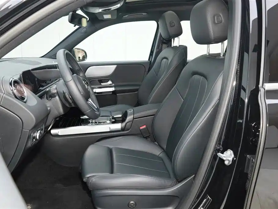 MERCEDES BENZ GLB 2023