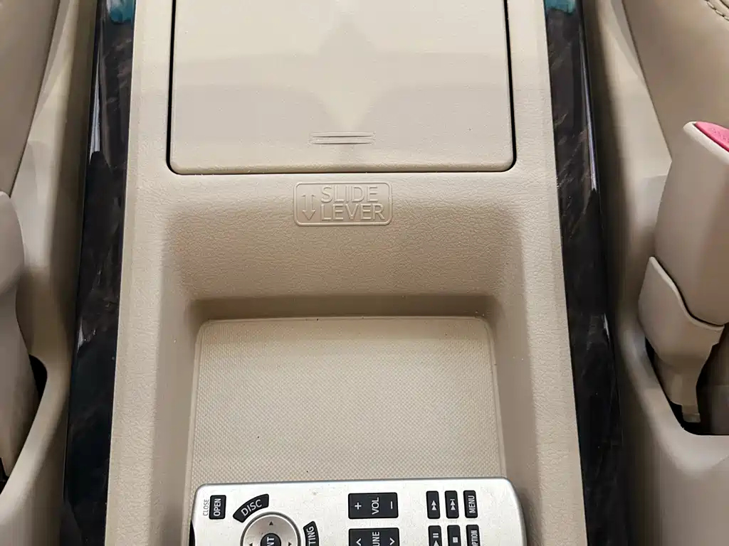 TOYOTA ALPHARD 2012