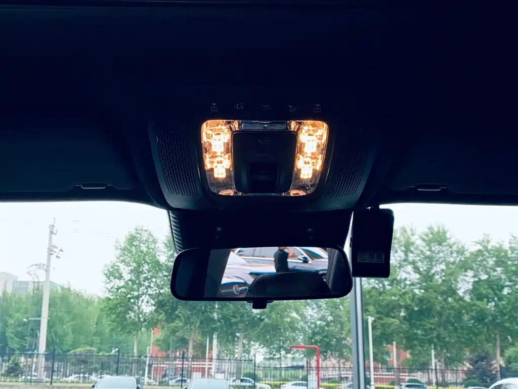 MERCEDES BENZ GLB 2024