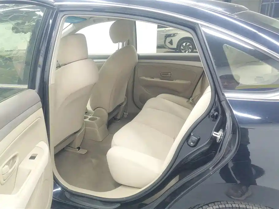 NISSAN SYLPHY 2016