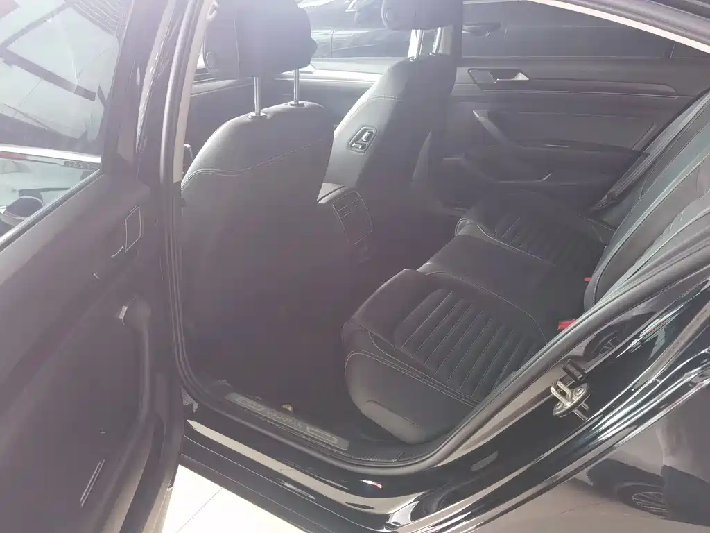 VOLKSWAGEN MAGOTAN 2022
