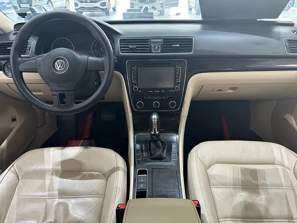 VOLKSWAGEN PASSAT 2015