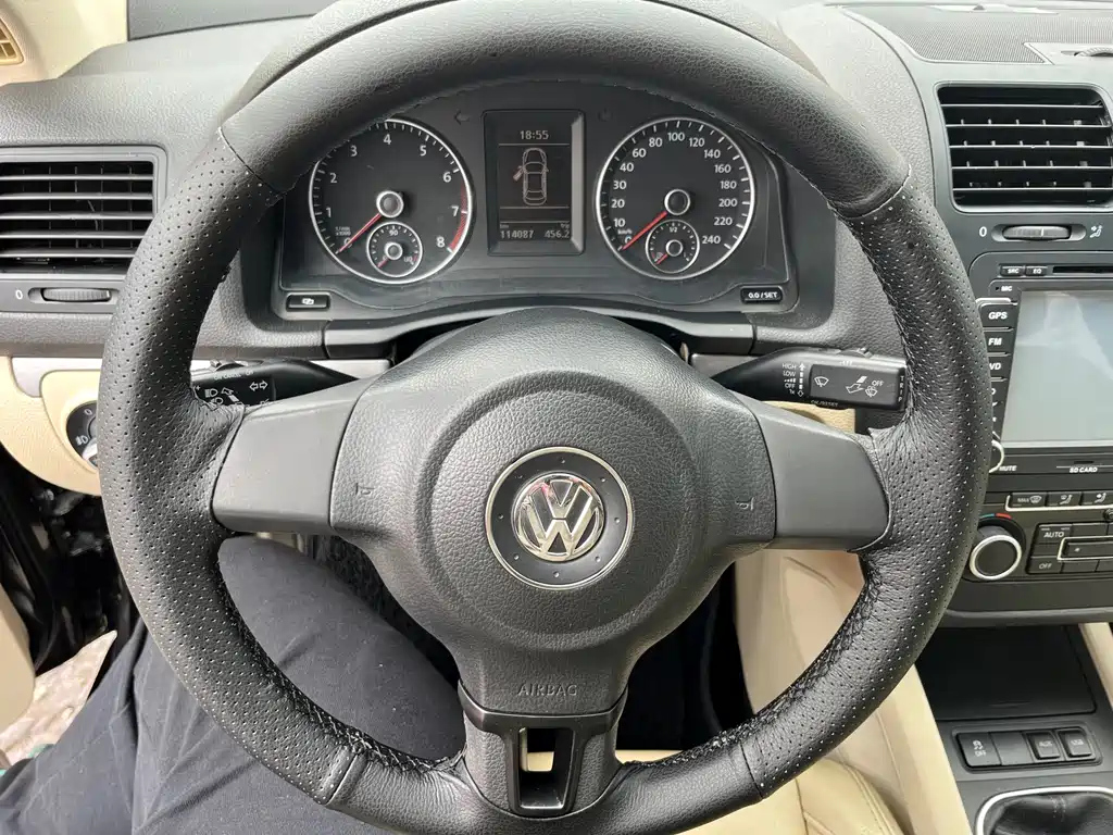 VOLKSWAGEN SAGITAR 2011