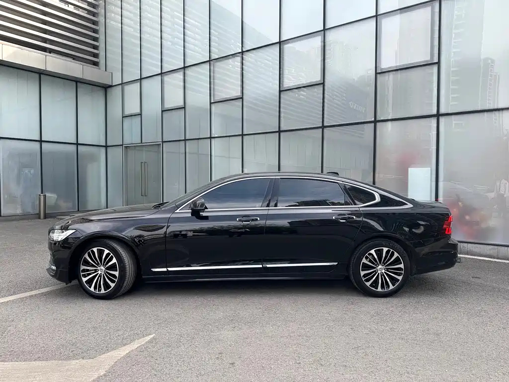 VOLVO S90 2022