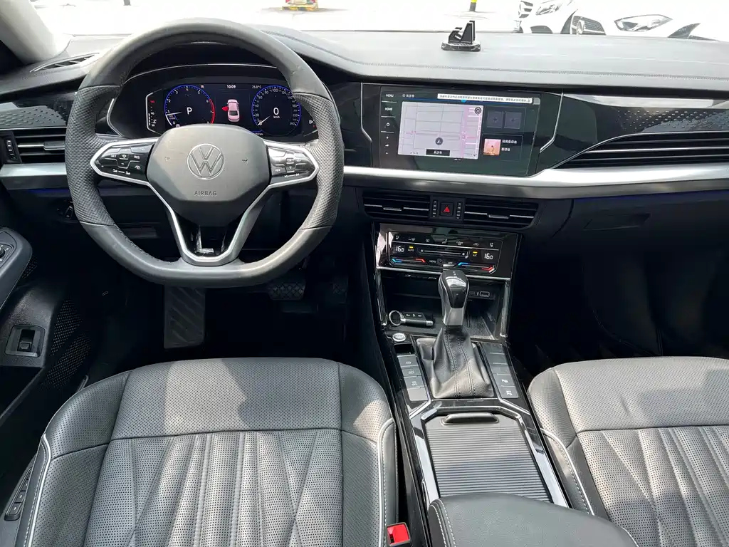 VOLKSWAGEN PASSAT 2023