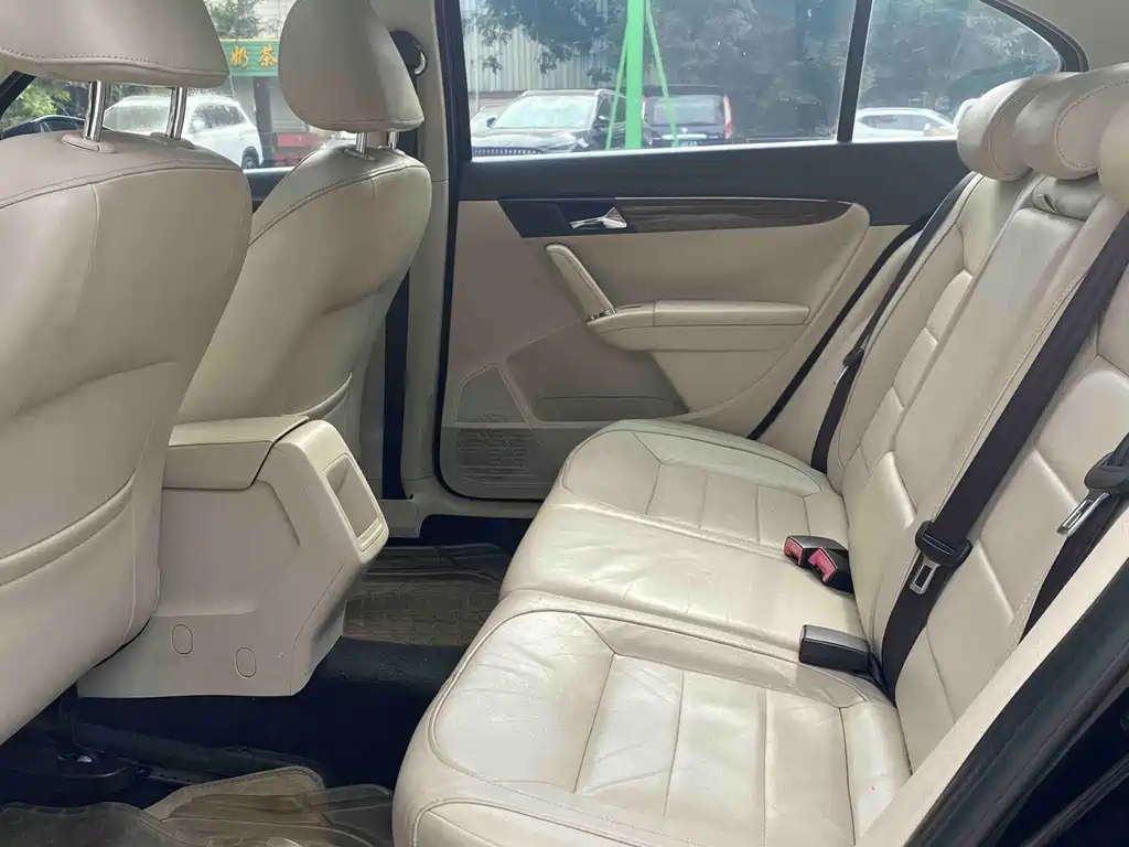VOLKSWAGEN LAVIDA 2013