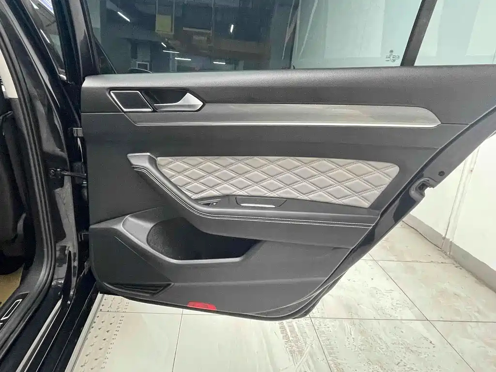 VOLKSWAGEN MAGOTAN 2022
