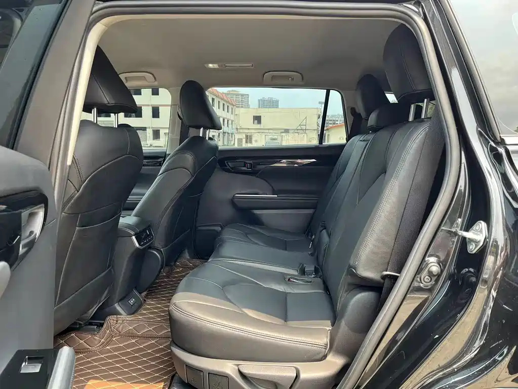 TOYOTA HIGHLANDER 2023