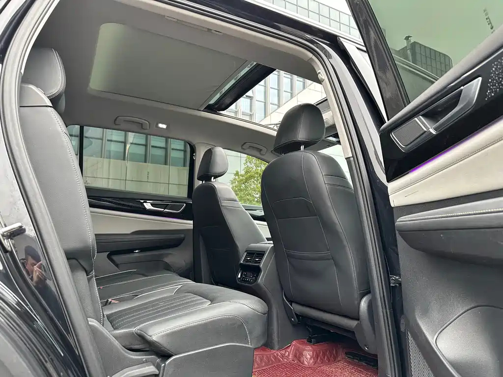 VOLKSWAGEN TOURAN 2022