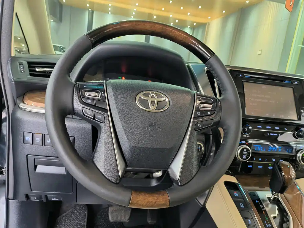TOYOTA ALPHARD 2016