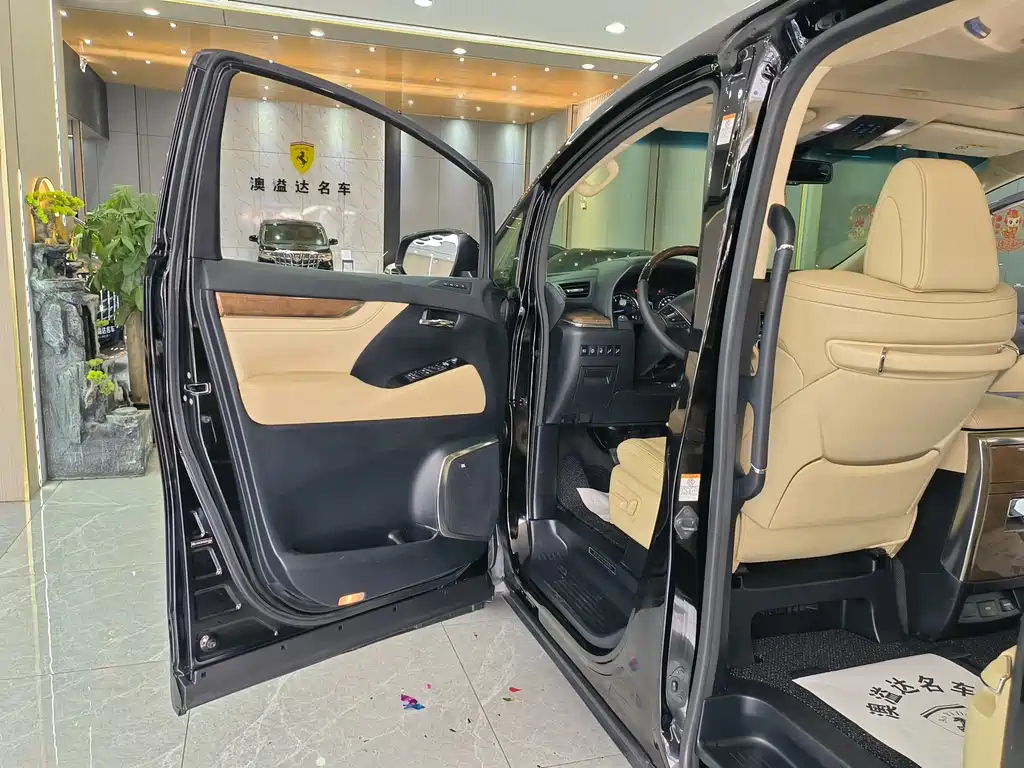 TOYOTA ALPHARD 2016