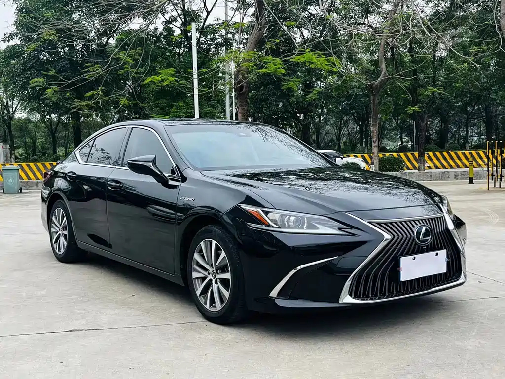 LEXUS ES 2020