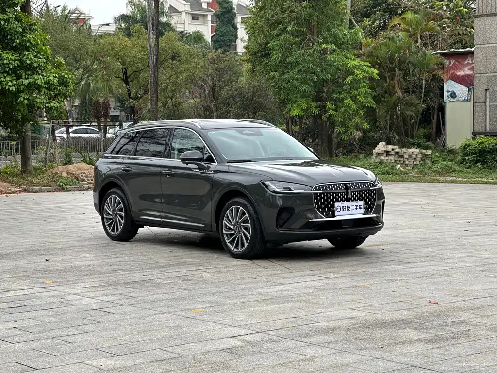 LINCOLN ADVENTURER 2023