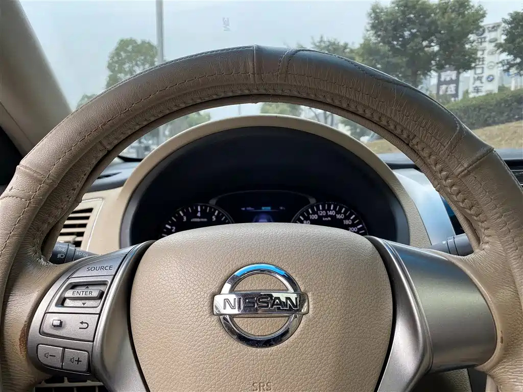NISSAN TEANA 2015