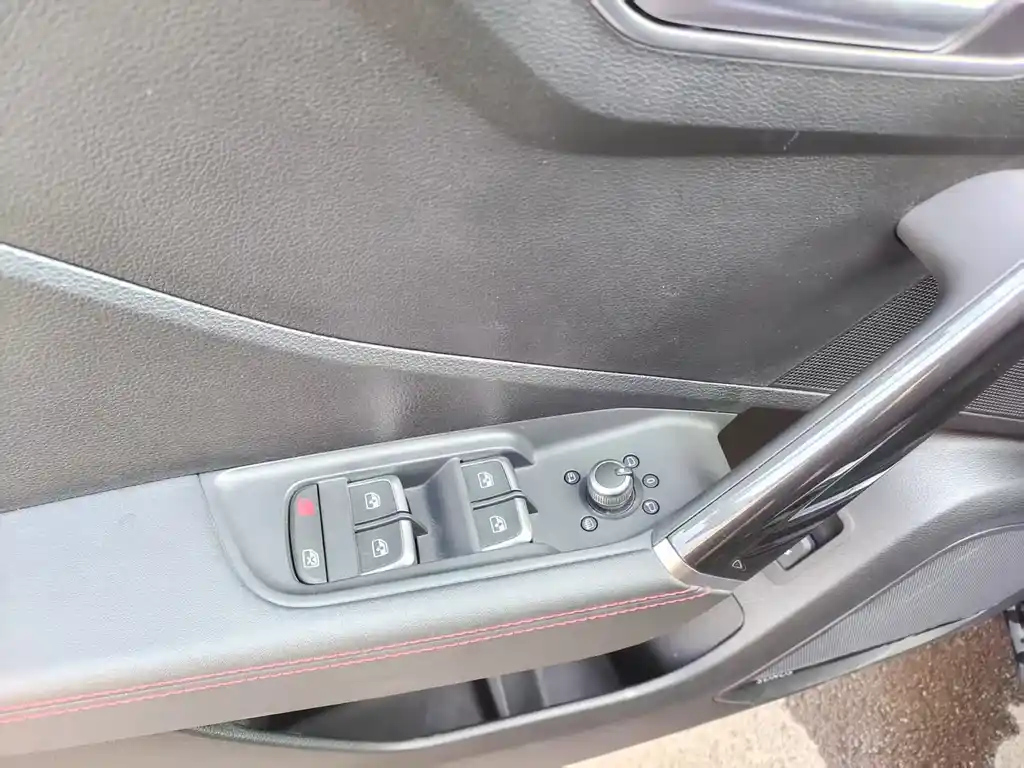 AUDI Q2L 2024
