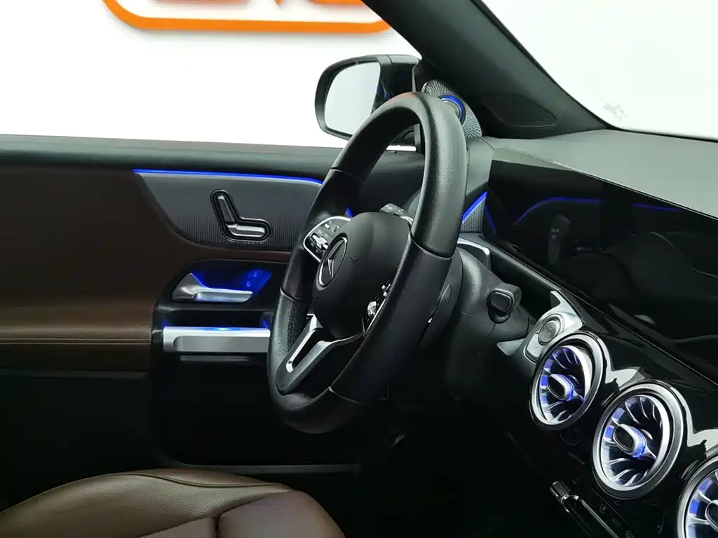MERCEDES BENZ GLB 2021