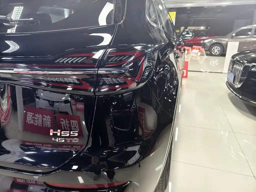 HONGQI HS5 2023
