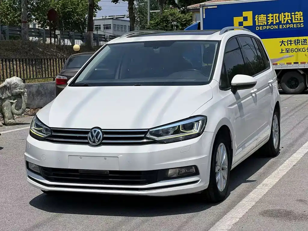 VOLKSWAGEN TOURAN 2016