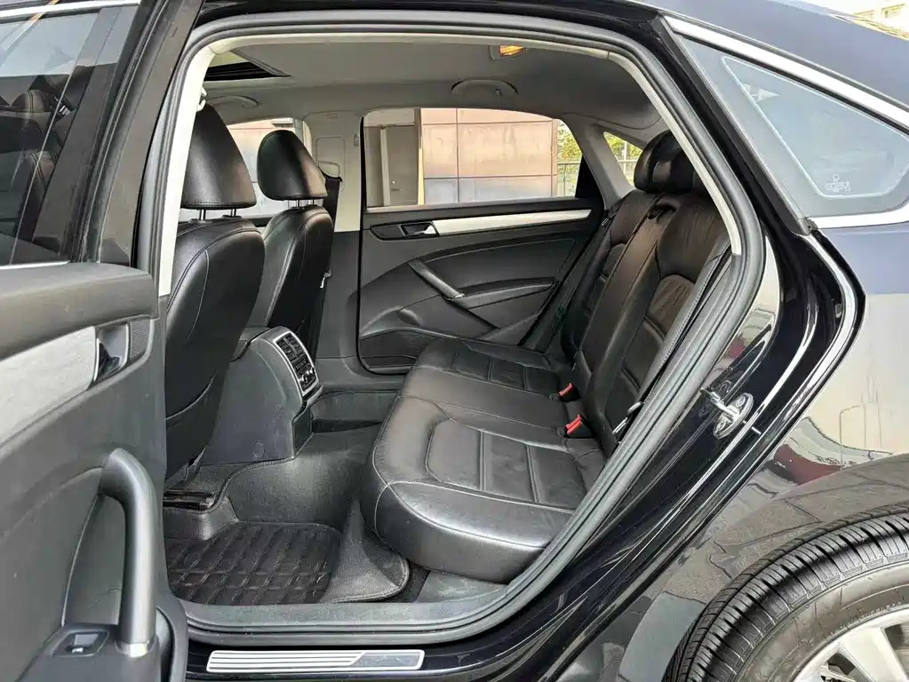 VOLKSWAGEN PASSAT 2016